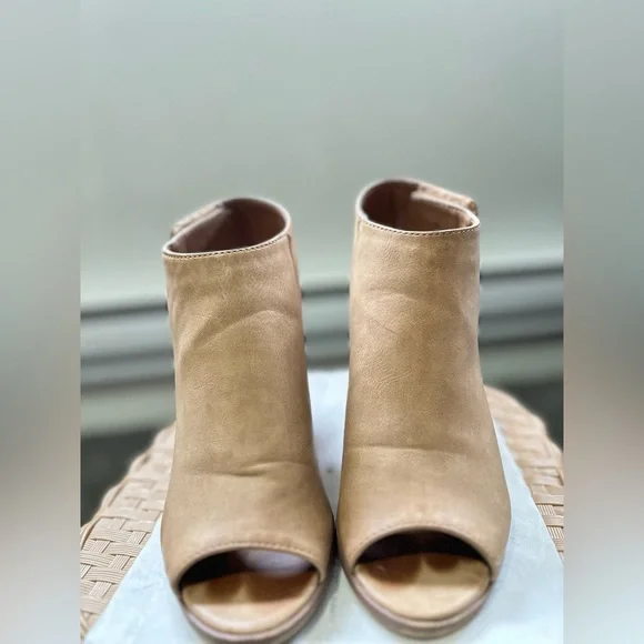 Sandals - Picture 5 of 5